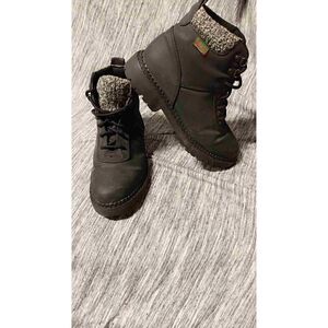 G.H. Bass Flurry boots for women.